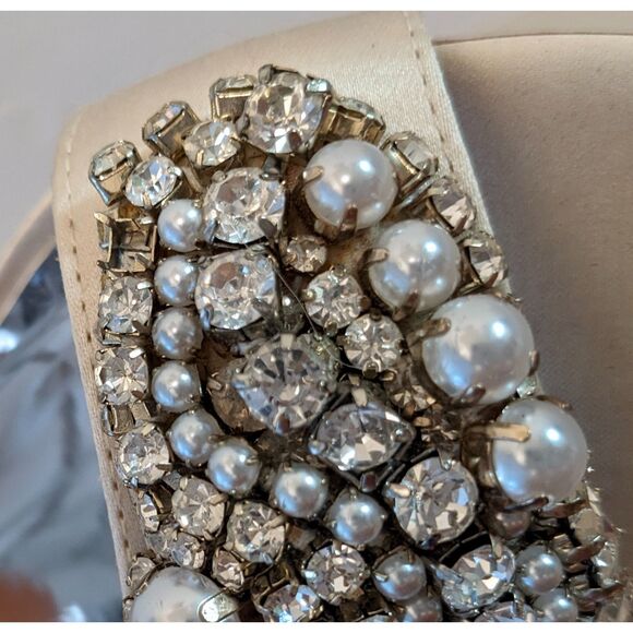 Badgley Mischka Ivory Odalis Ornamented Evening Sandals, Sz 9.5 LEFT & 8.5 RIGHT - Picture 13 of 14